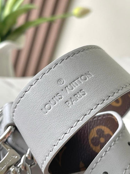 Modern Refined Grey Leather Shoulder Bag