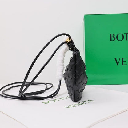 Classic Refined Woven Leather Crossbody Bag