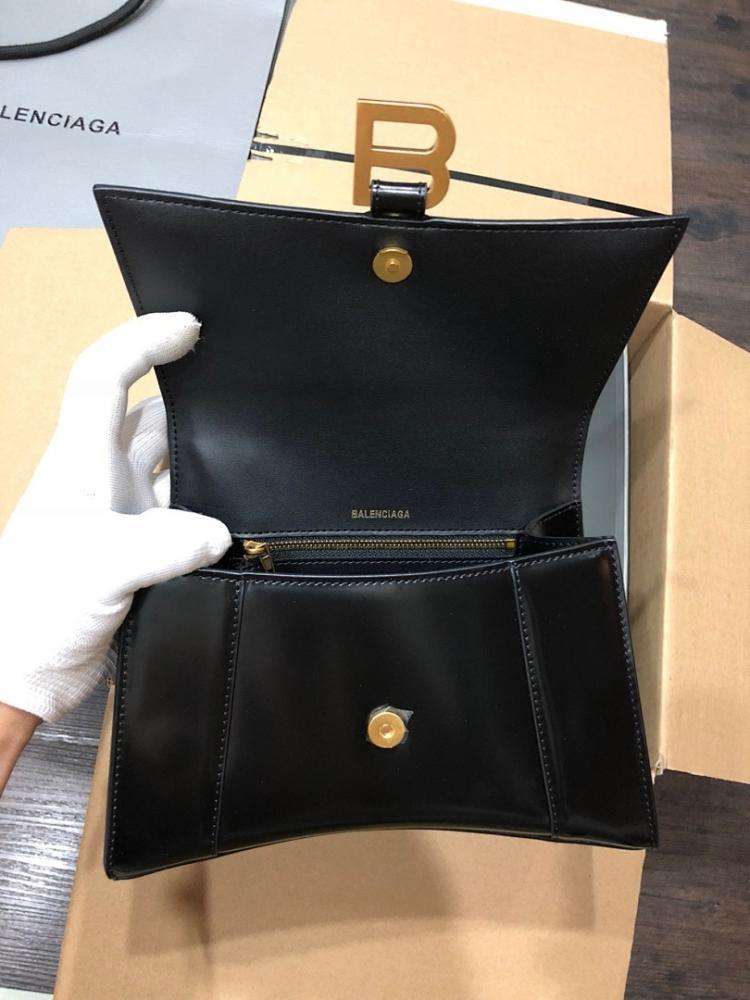 Modern Elegant Leather Top Handle Bag