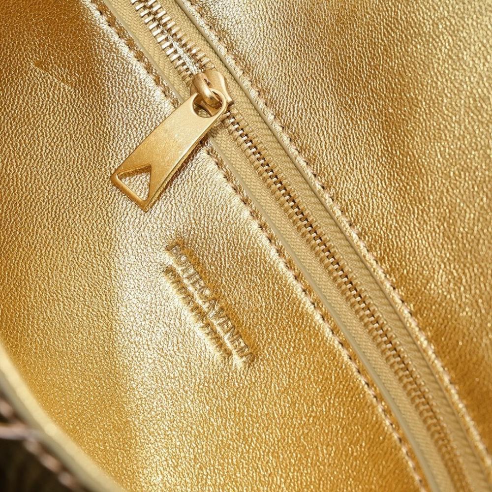 Luxury Shoulder Bag – Limited Edition