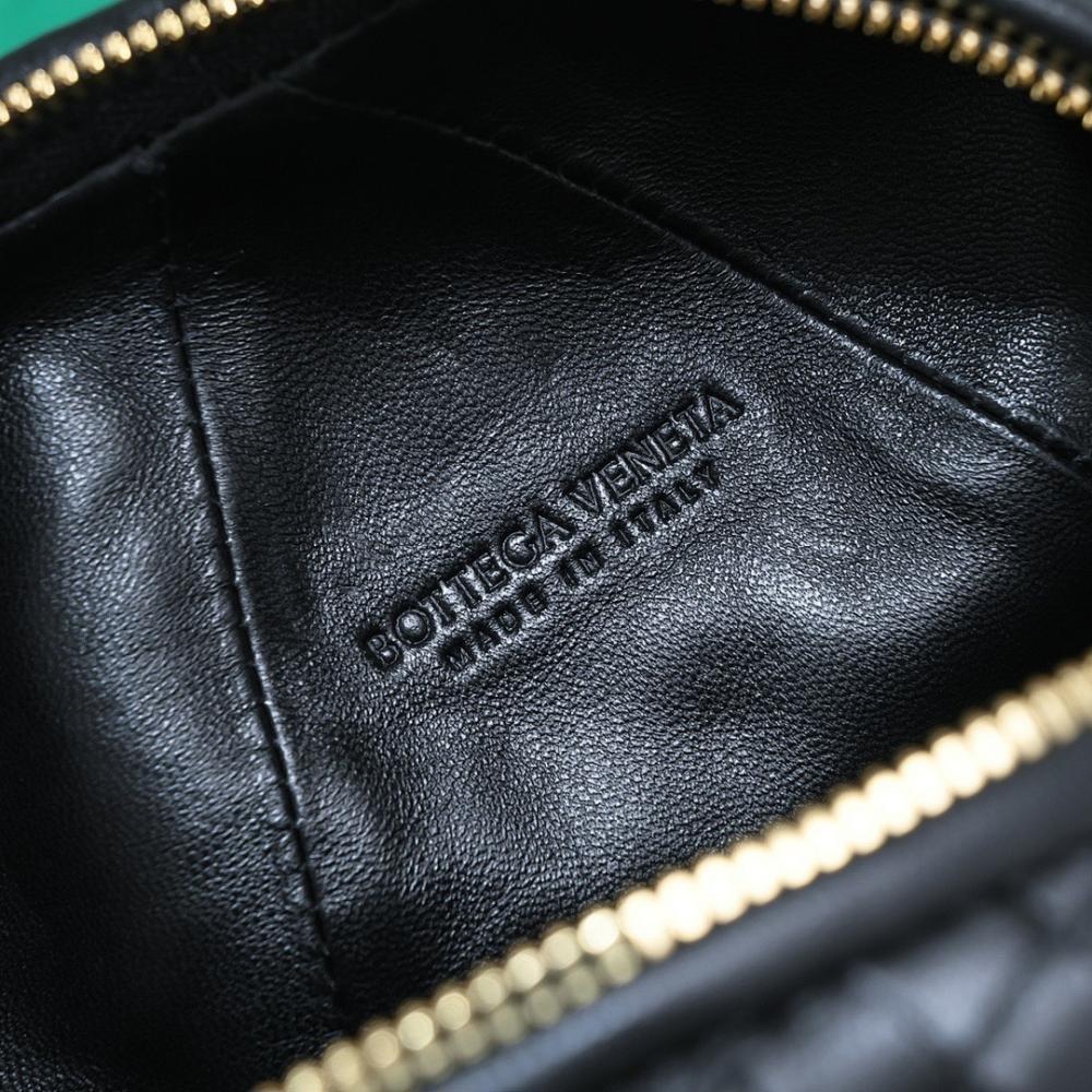 Stylish Refined Lambskin Shoulder Bag