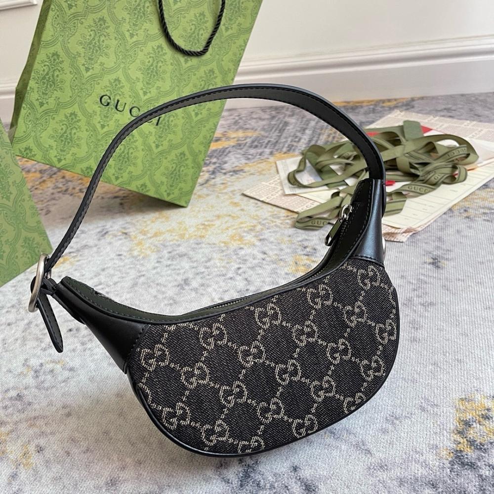 Elegant Refined Crossbody Bag