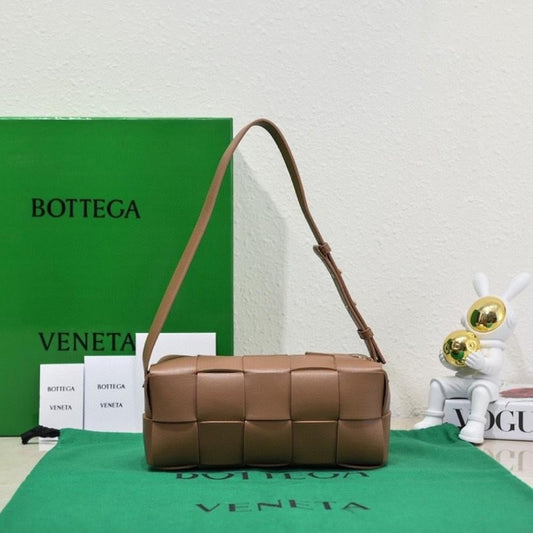 Stylish Woven Leather Top Handle Bag – Limited Edition