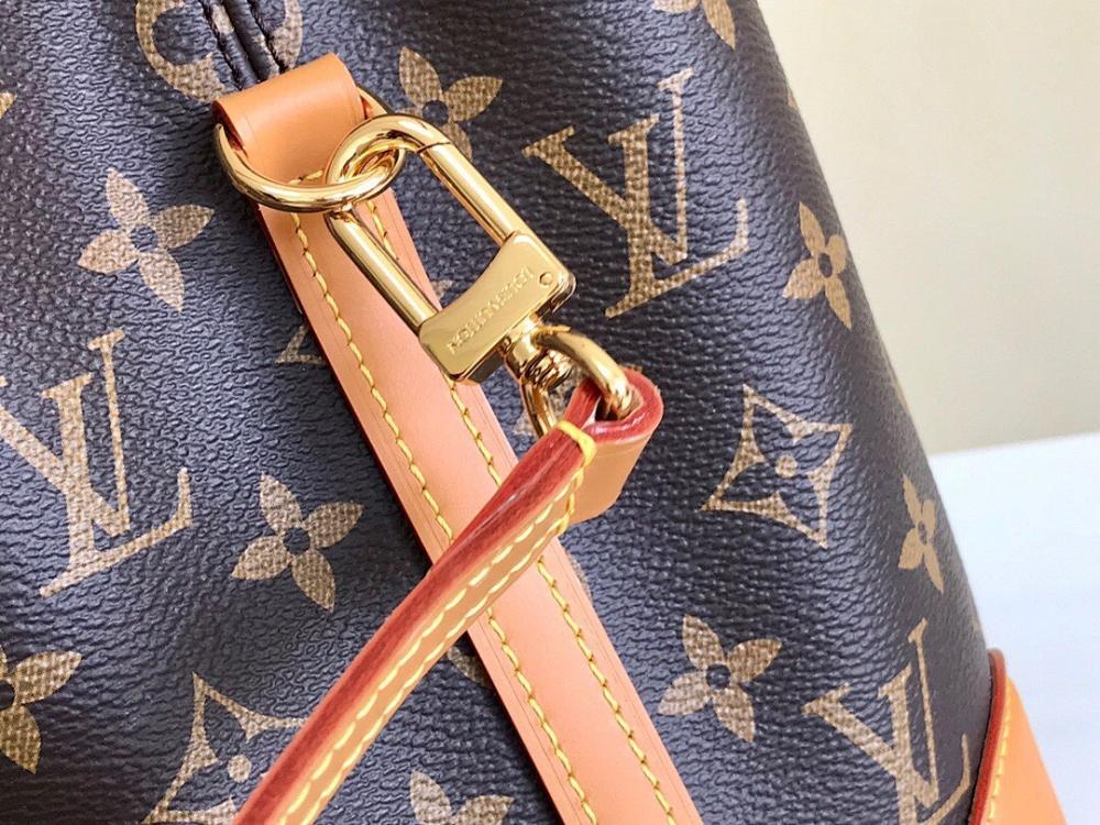 Modern Refined Bucket Bag