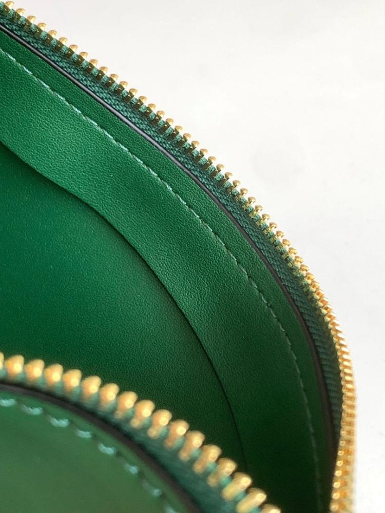 Modern Refined Woven Bag