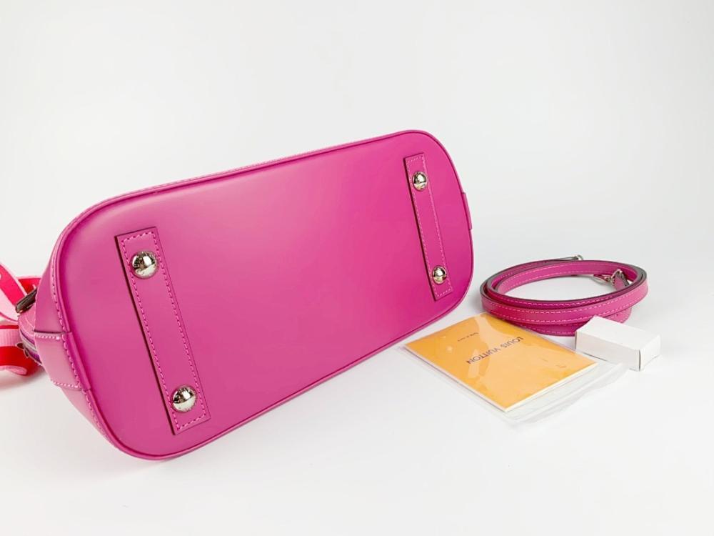 Modern Italian-Inspired Leather Shoulder Bag