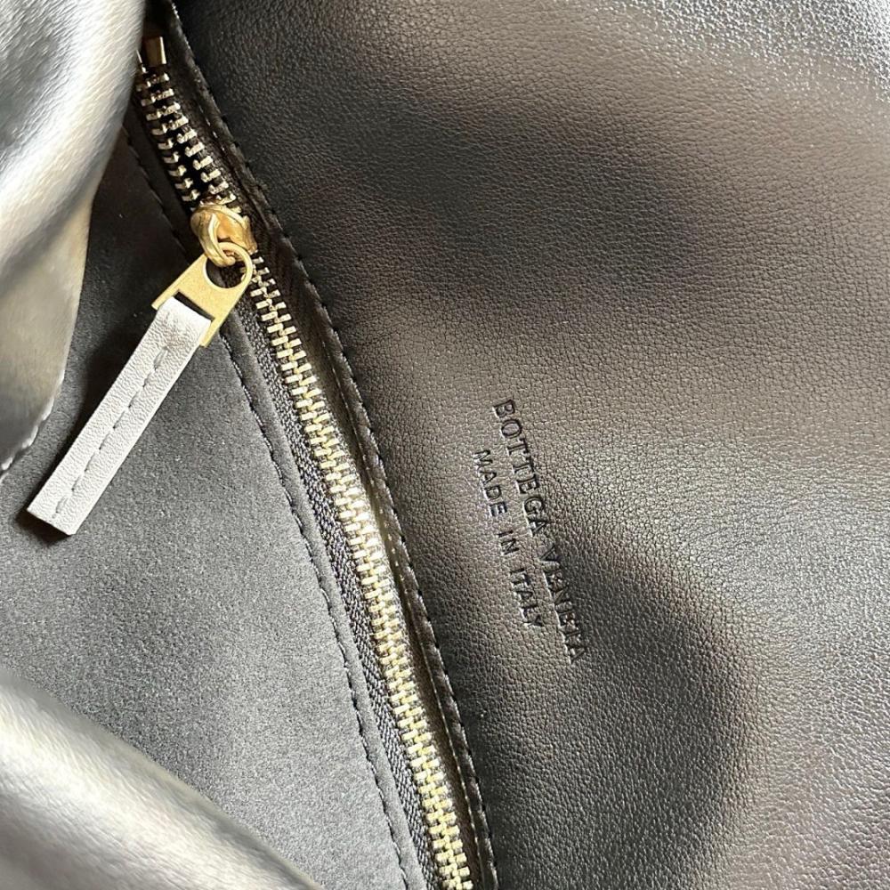 Luxury Woven Crossbody Bag – Limited Edition