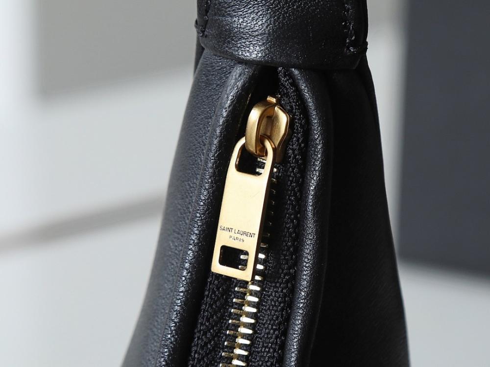 Stylish Lambskin Crossbody Bag – Limited Edition