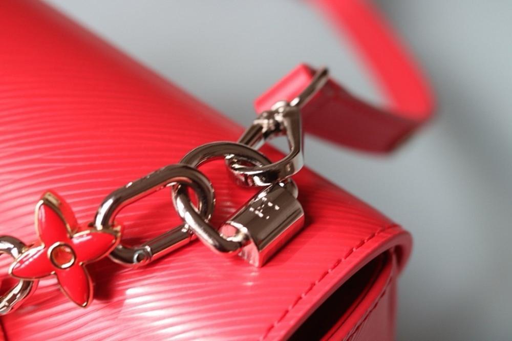 Modern Elegant Leather Shoulder Bag