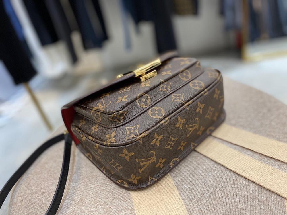 Modern Elegant Leather Shoulder Bag