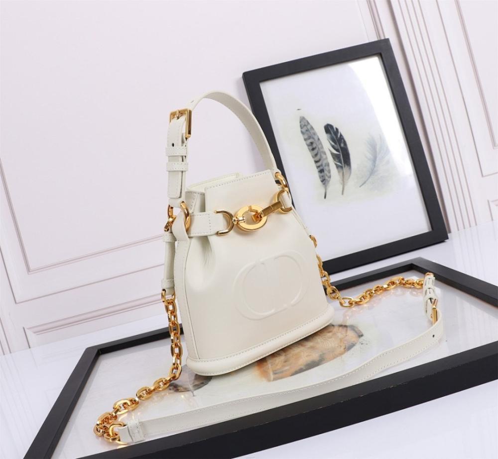 Elegant Leather Bucket Bag – Special Edition