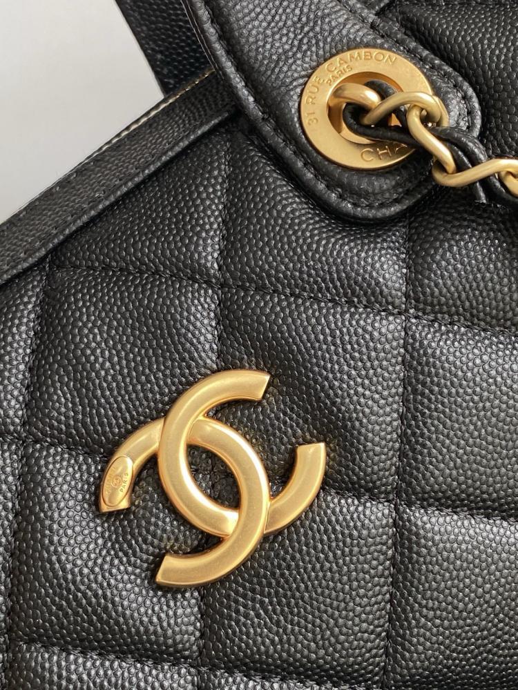 Classic Shoulder Bag