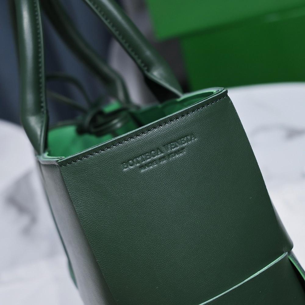 Modern Premium Woven Crossbody Bag