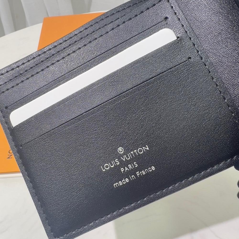 Italian-Inspired Stylish Calfskin Wallet