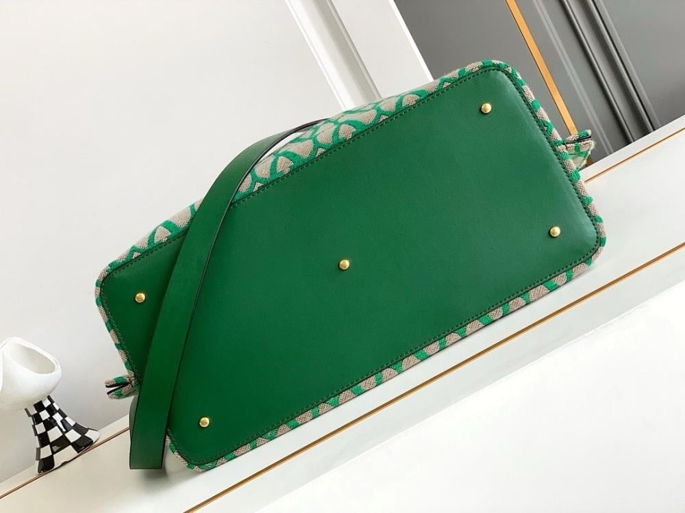 Modern Refined Woven Bag