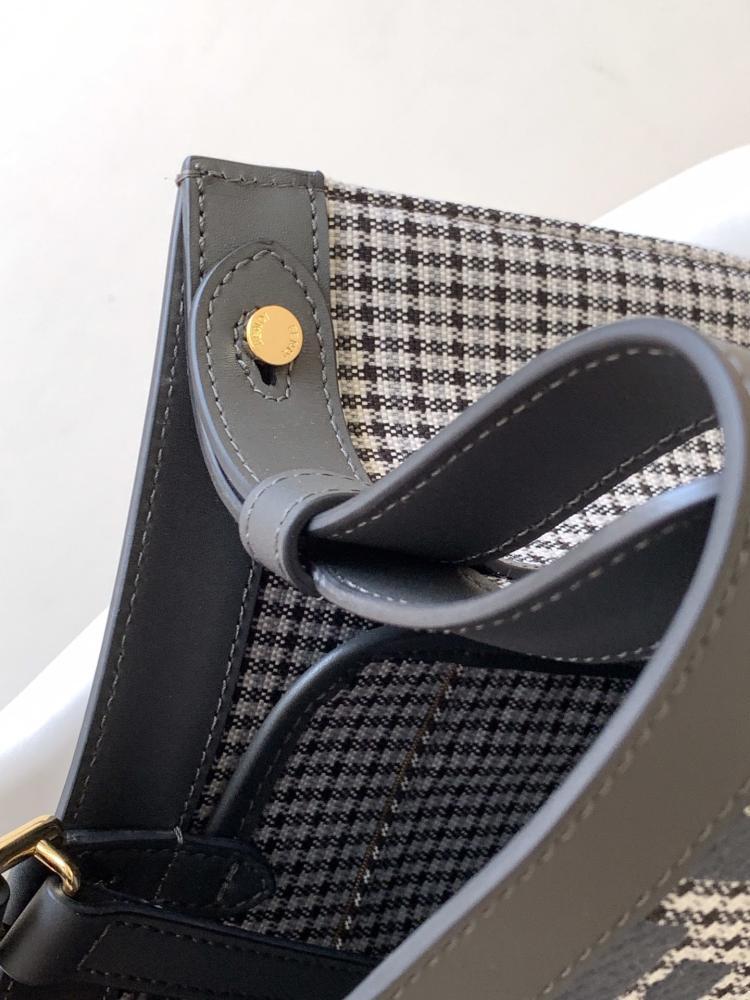 Arco Embroidered Tote Bag