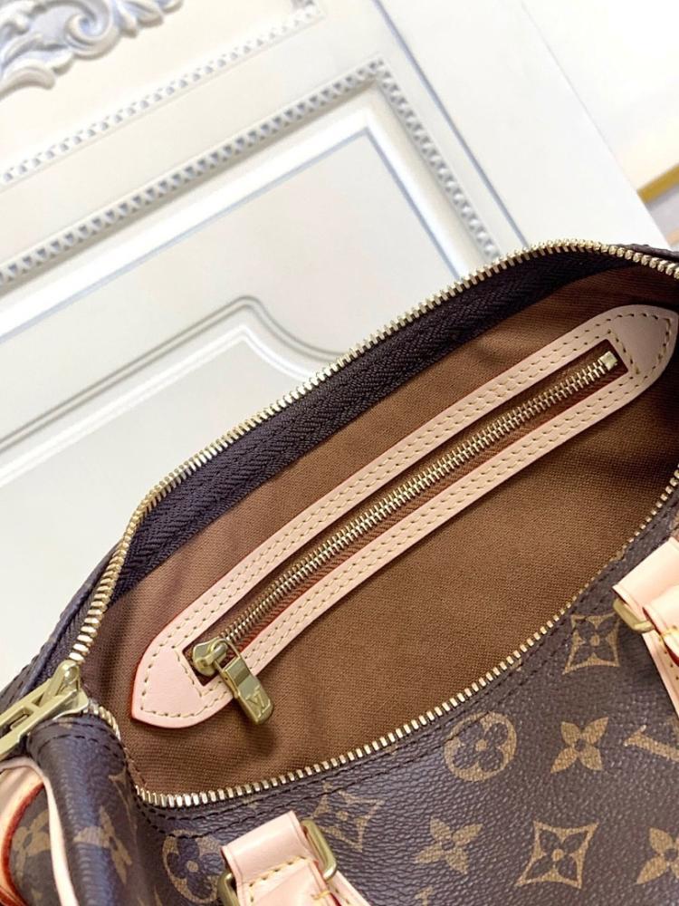Alma Leather Shoulder Bag
