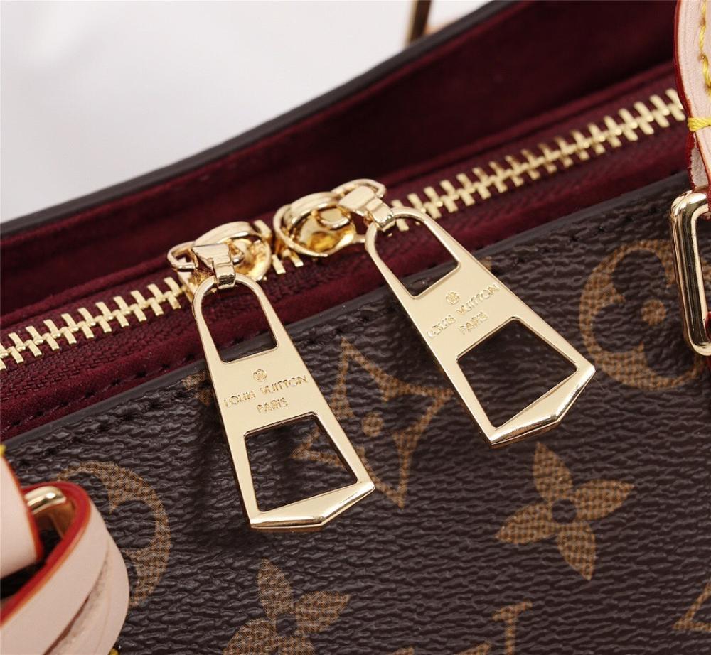 30 Montaigne Gold Monogram Leather Crossbody Bag