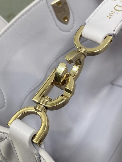 Elegant Leather Top Handle Bag