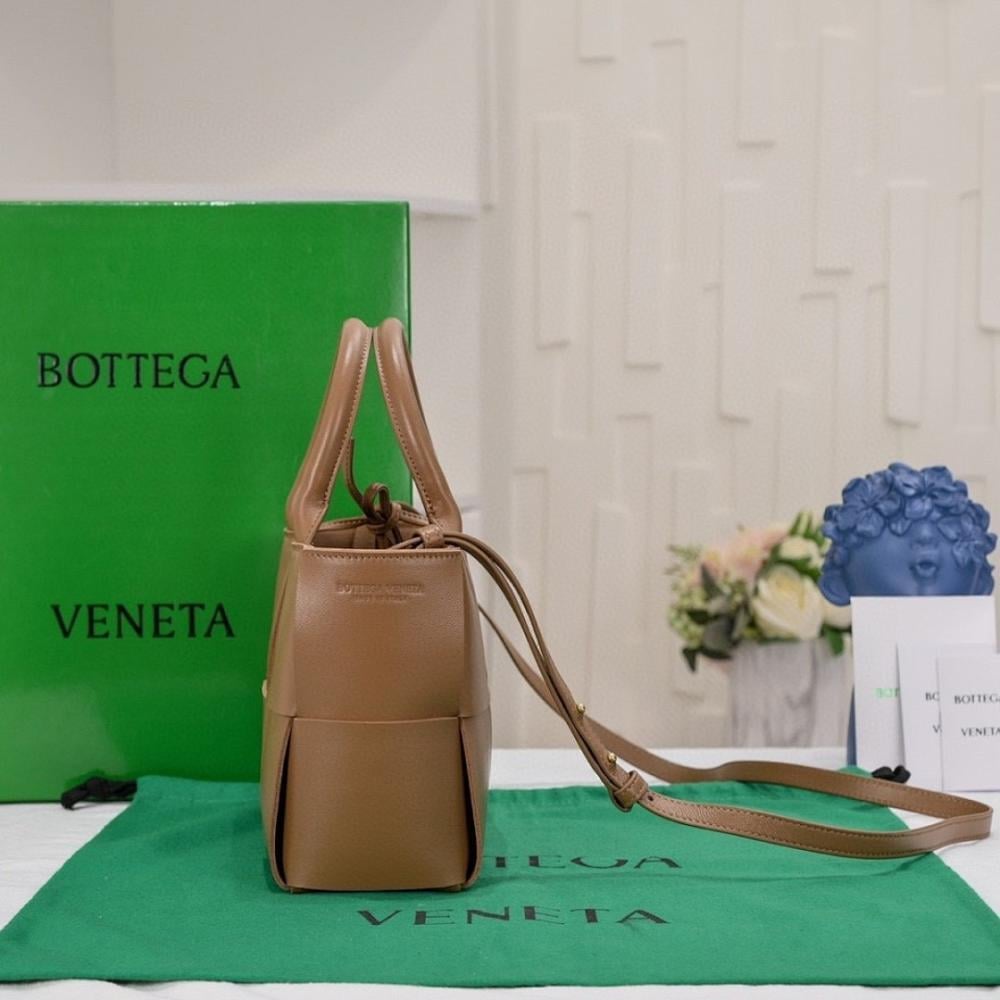 Alma Tote Bag