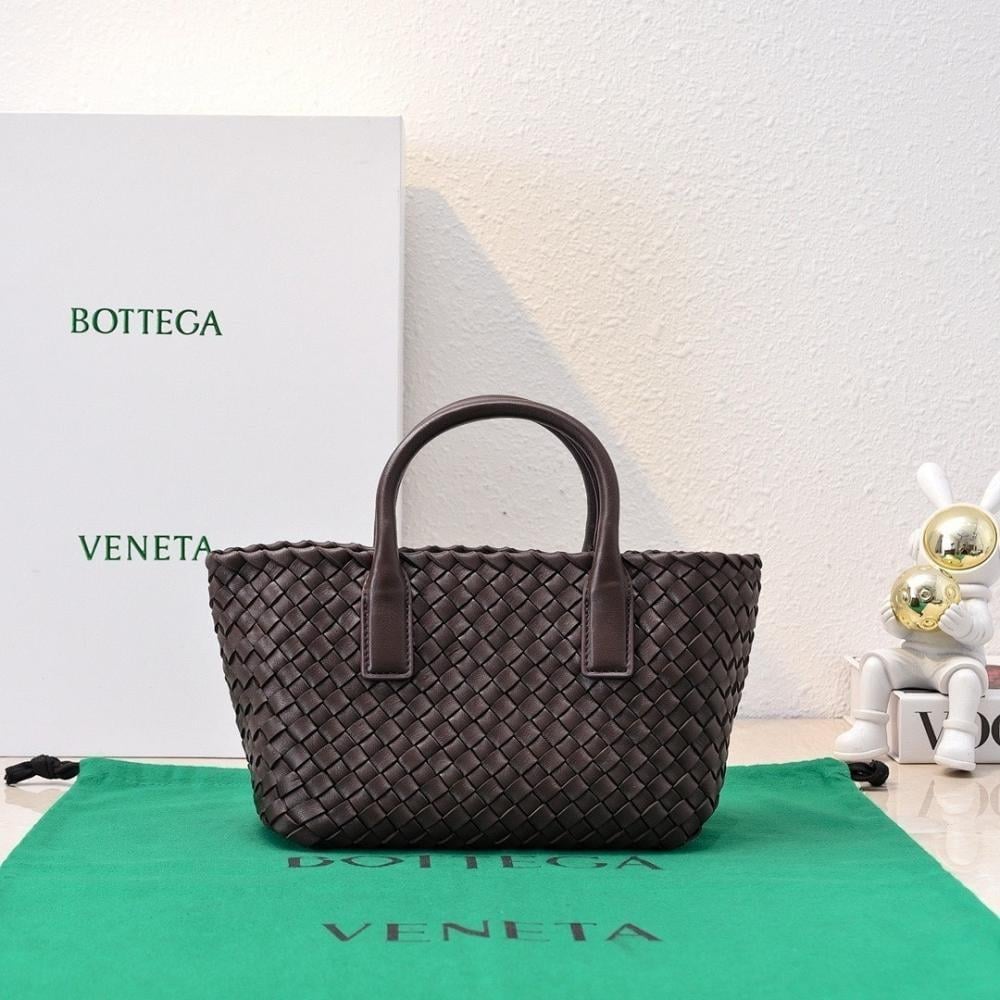 Modern Elegant Woven Shoulder Bag