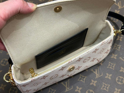 Classic Leather Shoulder Bag – Special Edition