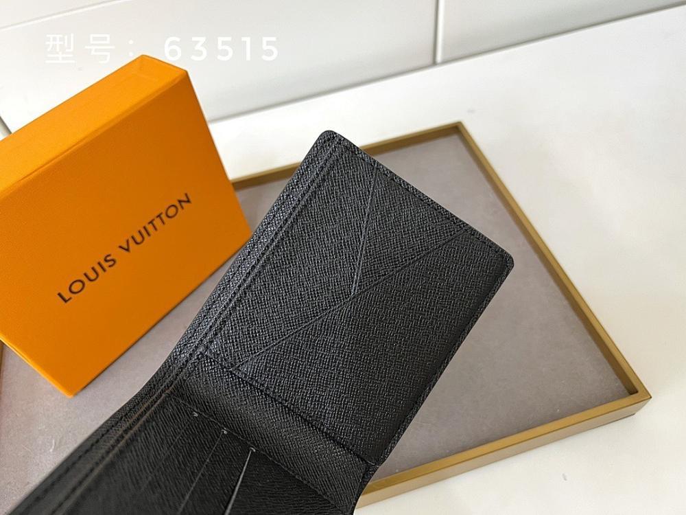 Elegant Refined Crossbody Bag