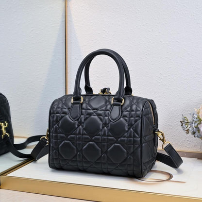 Modern Refined Leather Shoulder Bag