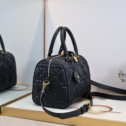 Modern Refined Leather Shoulder Bag