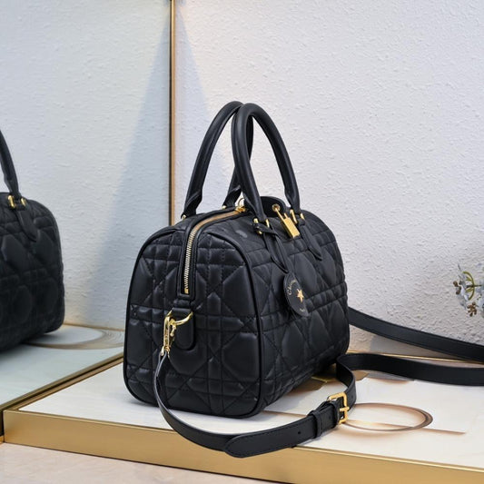 Modern Refined Leather Shoulder Bag