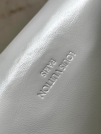 Modern Refined Grey Leather Shoulder Bag