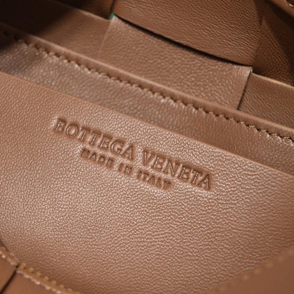 Stylish Woven Leather Top Handle Bag – Limited Edition