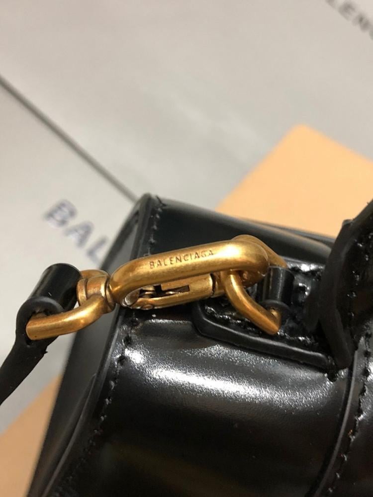 Modern Elegant Leather Top Handle Bag