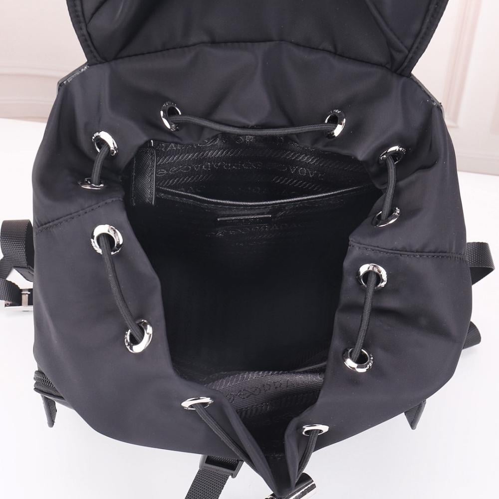 Elegant Top Handle Bag – Limited Edition