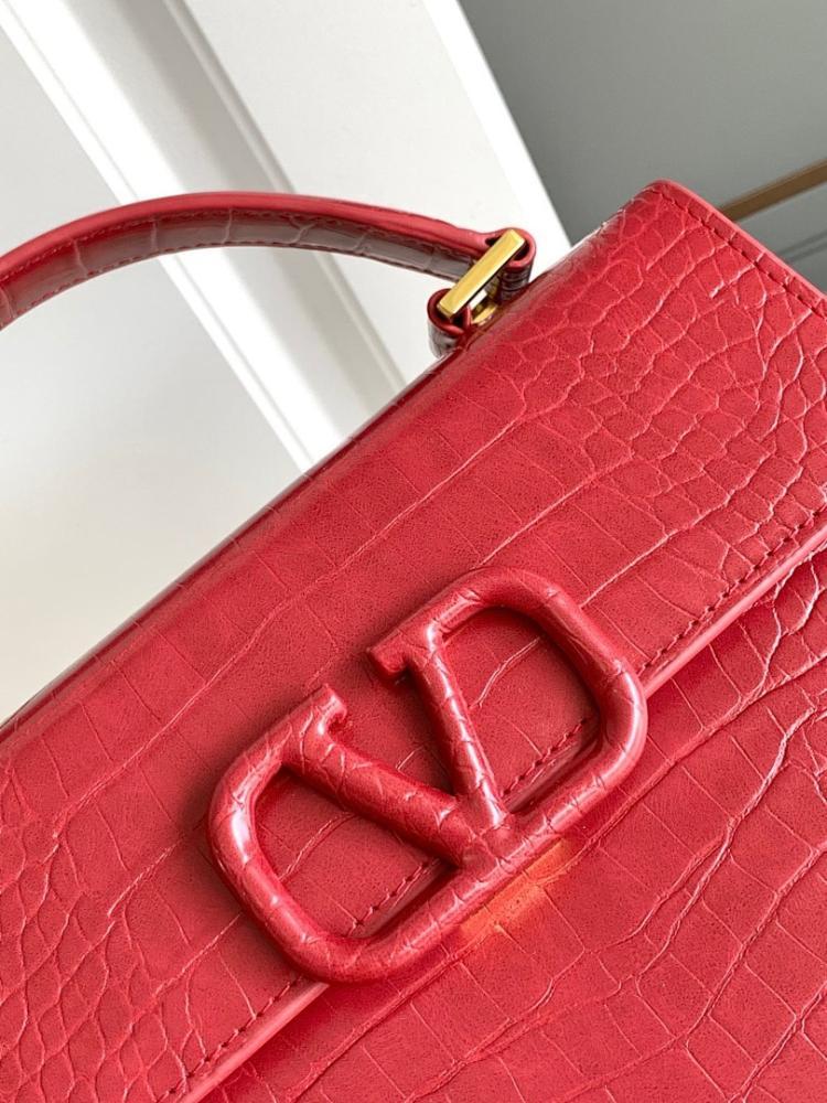 Luxury Leather Shoulder Bag – Limited Edition