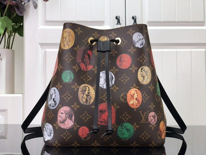 Elegant Leather Bucket Bag