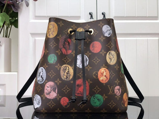 Elegant Leather Bucket Bag