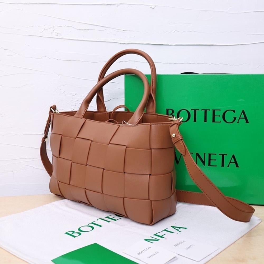 Modern Woven Leather Crossbody Bag – Limited Edition