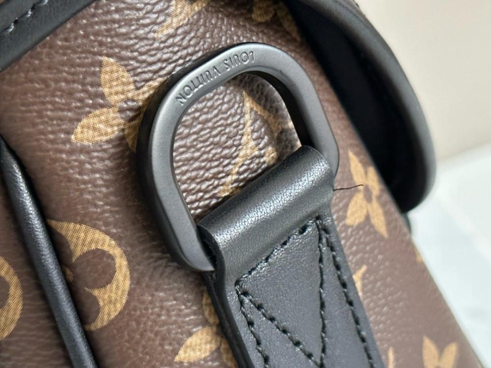 Modern Elegant Leather Travel Bag