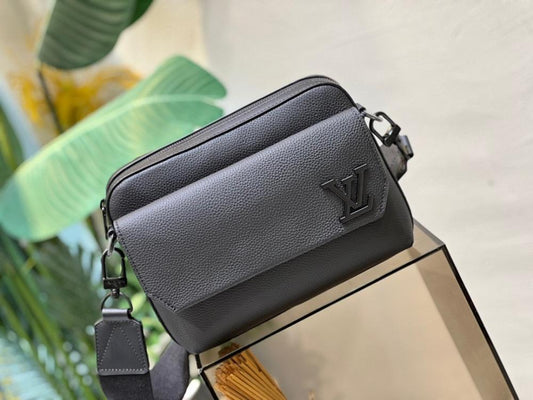 Classic Luxury Leather Shoulder Bag – Limited Edition