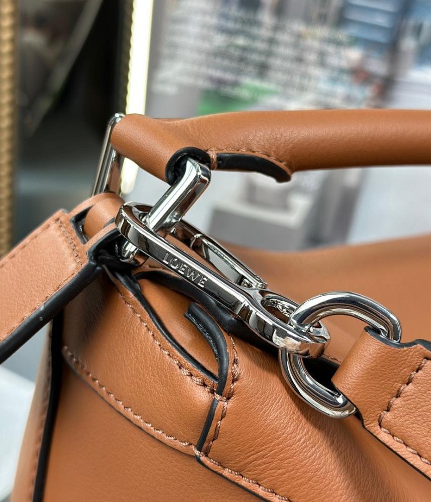 Stylish Leather Crossbody Bag – Limited Edition