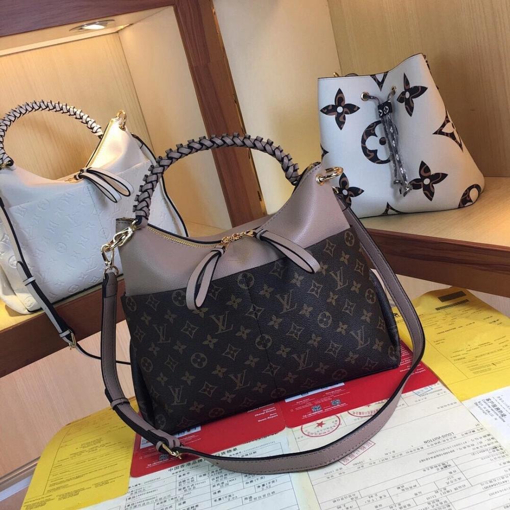 Modern Refined Leather Shoulder Bag