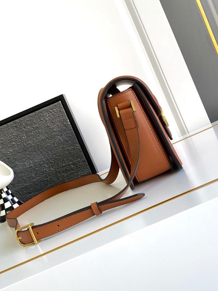 Modern Italian-Inspired Leather Shoulder Bag