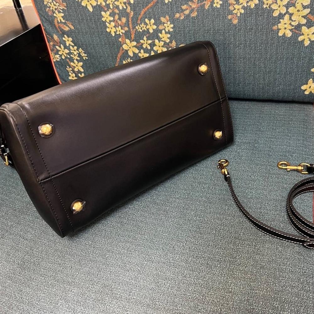 VLogo Signature Leather Shoulder Bag