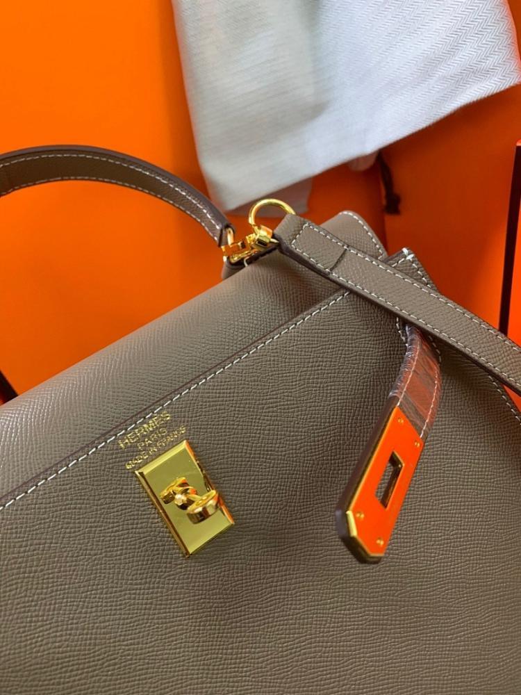 Classic Refined Leather Shoulder Bag