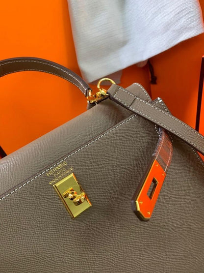 Classic Refined Leather Shoulder Bag