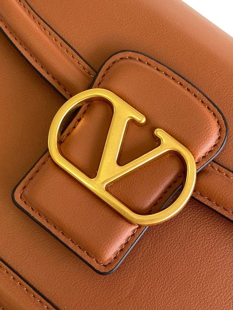 Modern Italian-Inspired Leather Shoulder Bag