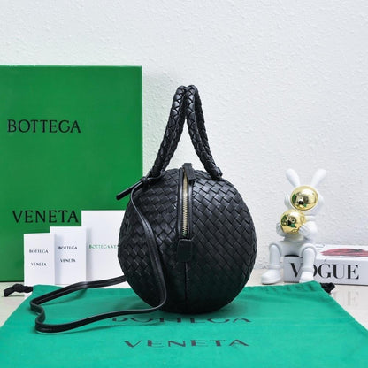 Stylish Refined Lambskin Shoulder Bag
