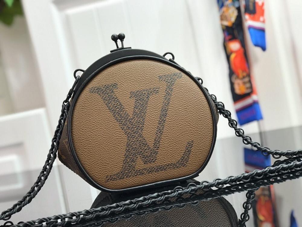 Elegant Shoulder Bag