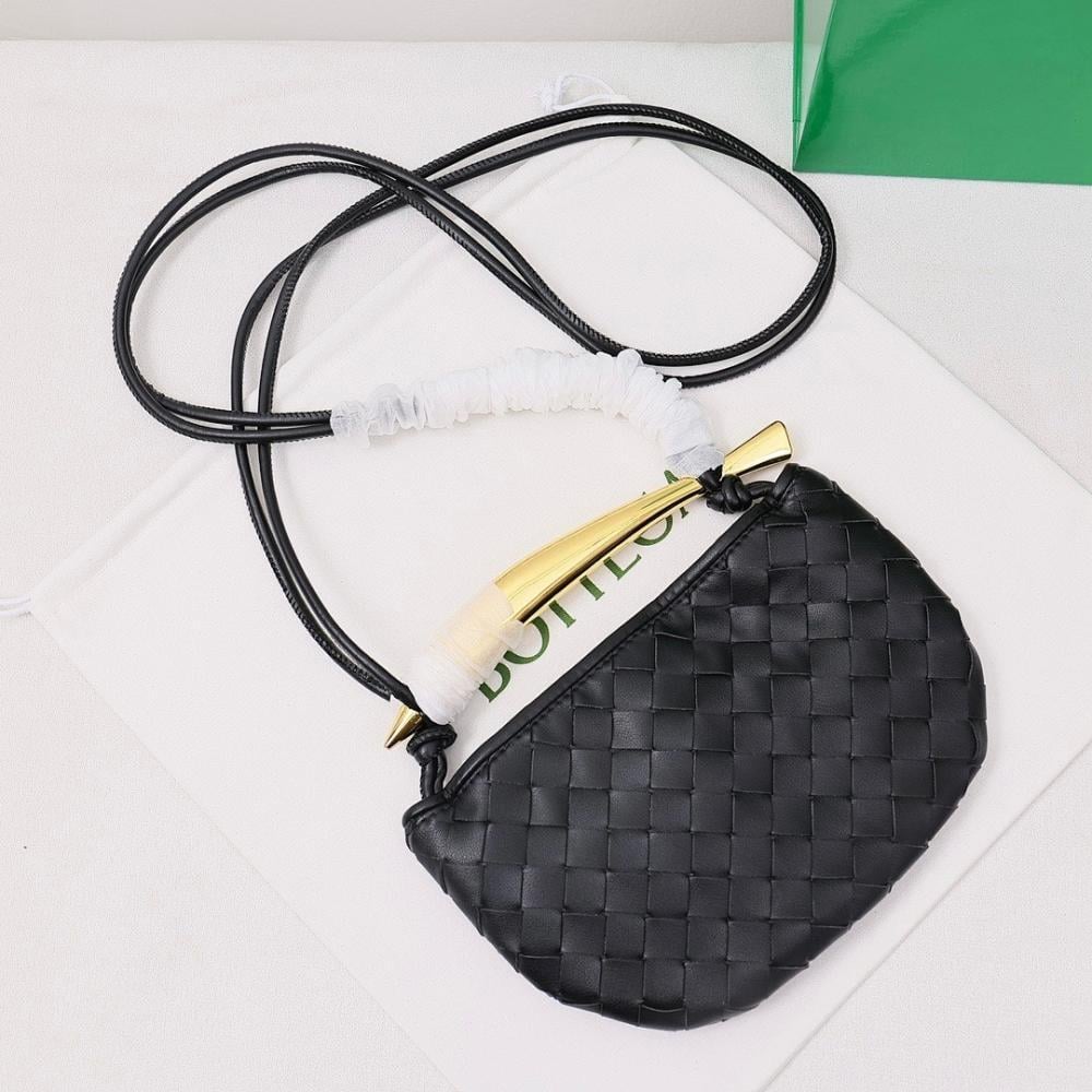 Classic Refined Woven Leather Crossbody Bag